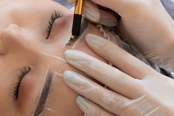 Microblading avec des gommages